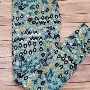 Tall and Curvy Lularoe leggings